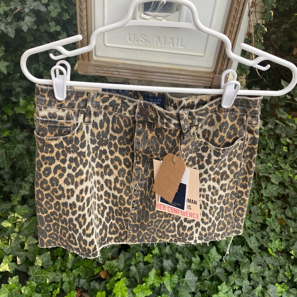 Cute animal print frayed bottom L
